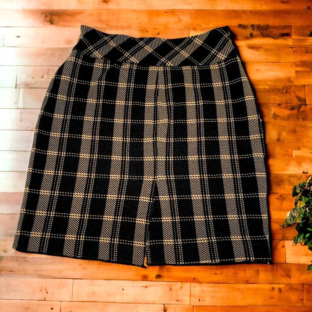 IMNYC by ISAAC MIZRAHI Women’s Plaid Mini skirt- Medium - Picture 2 of 3